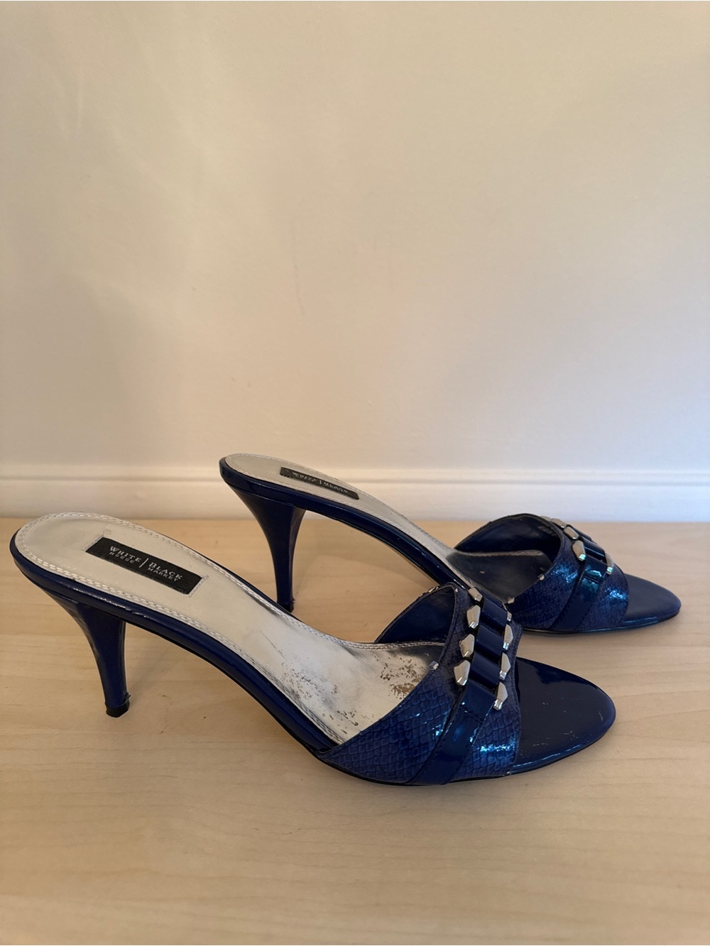 White House Black Market Shiny Navy Blue Studded Kitten Heel Slides size 10